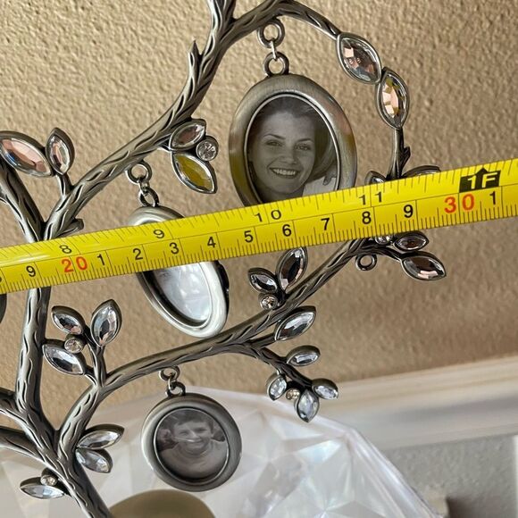 Time Remembered Jeweled Family Photo Tree - Picture 10 of 14